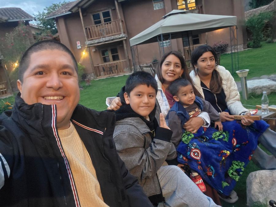 Familia en una noche familiar